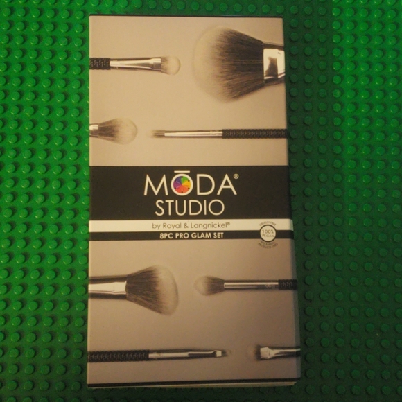 MODA PRO - STUDIO BY ROYAL & LANGNICKEL 8 PC BRUSH - Picture 3 of 3